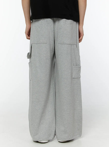 mens-relaxed-fit-cargo-sweatpants-gray-iu508