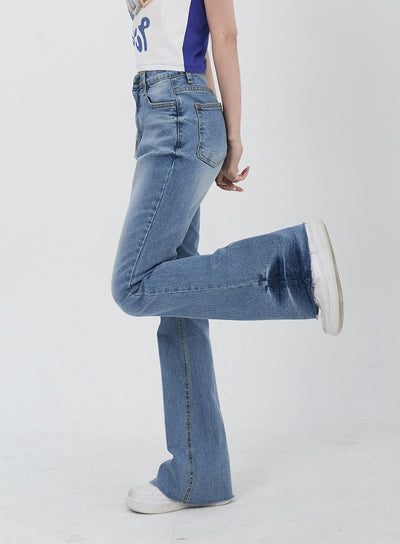 slim-fit-bootcut-jeans-iu313