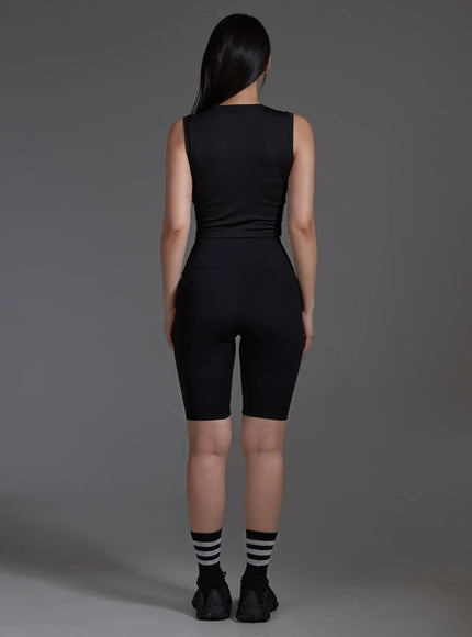 slim-fit-cropped-sleeveless-top-black-io517