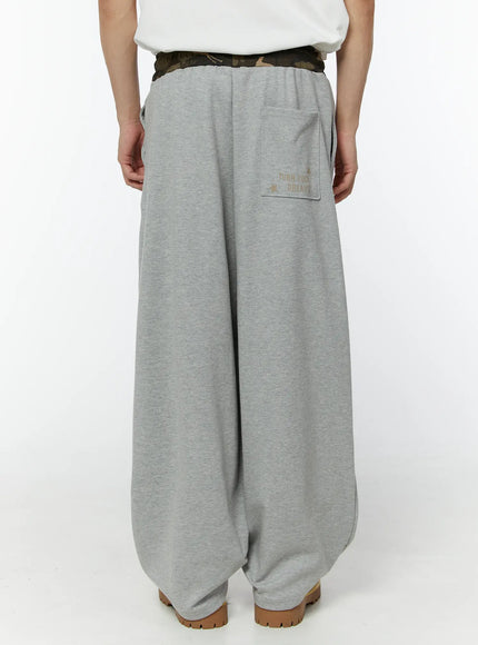 mens-camouflage-graphic-sweatpants-gray-iu508