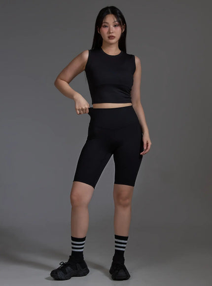 slim-fit-cropped-sleeveless-top-black-io517