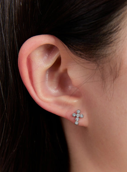 elegant-crystal-cross-earrings-in528 / Silver
