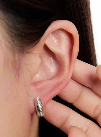 textured-hoop-earrings-in528