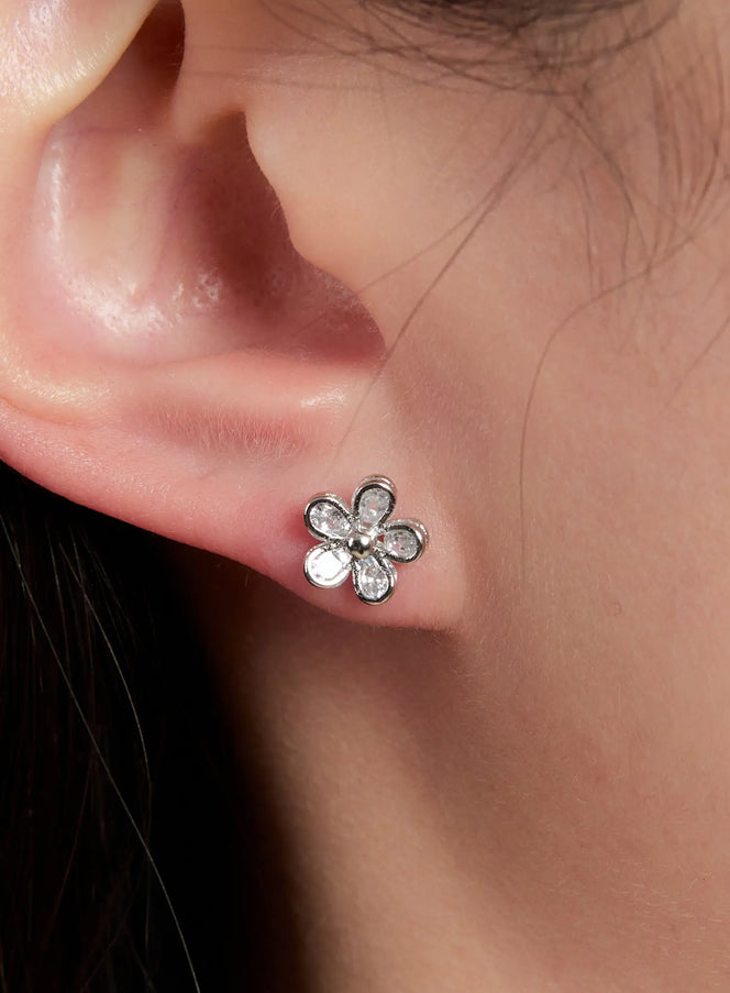 petal-flower-earrings-in528 / Silver
