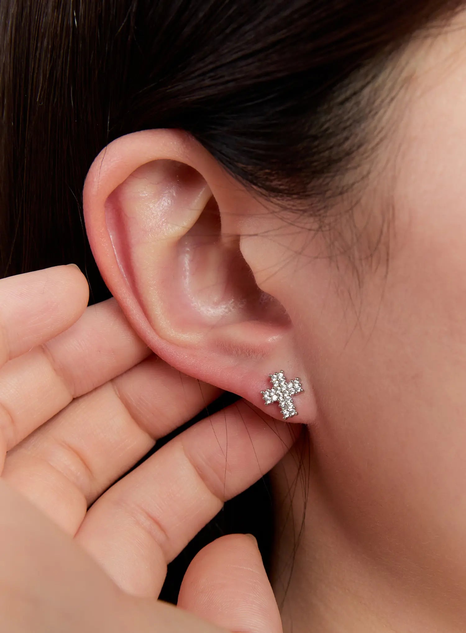 classic-cross-stud-earrings-in528