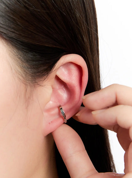 twist-design-ear-cuff-in528