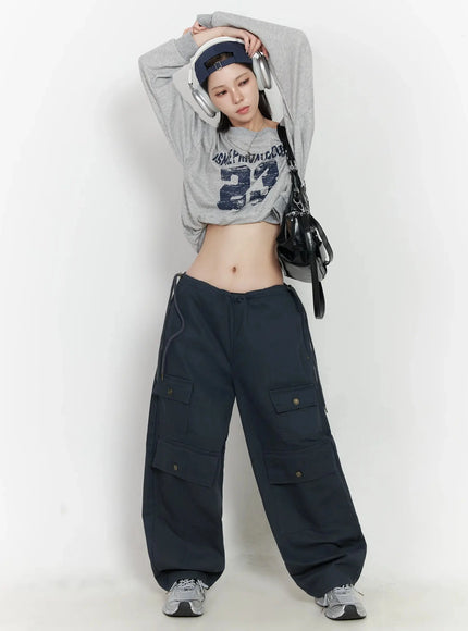 wide-neck-numeral-graphic-sweatshirt-ij528