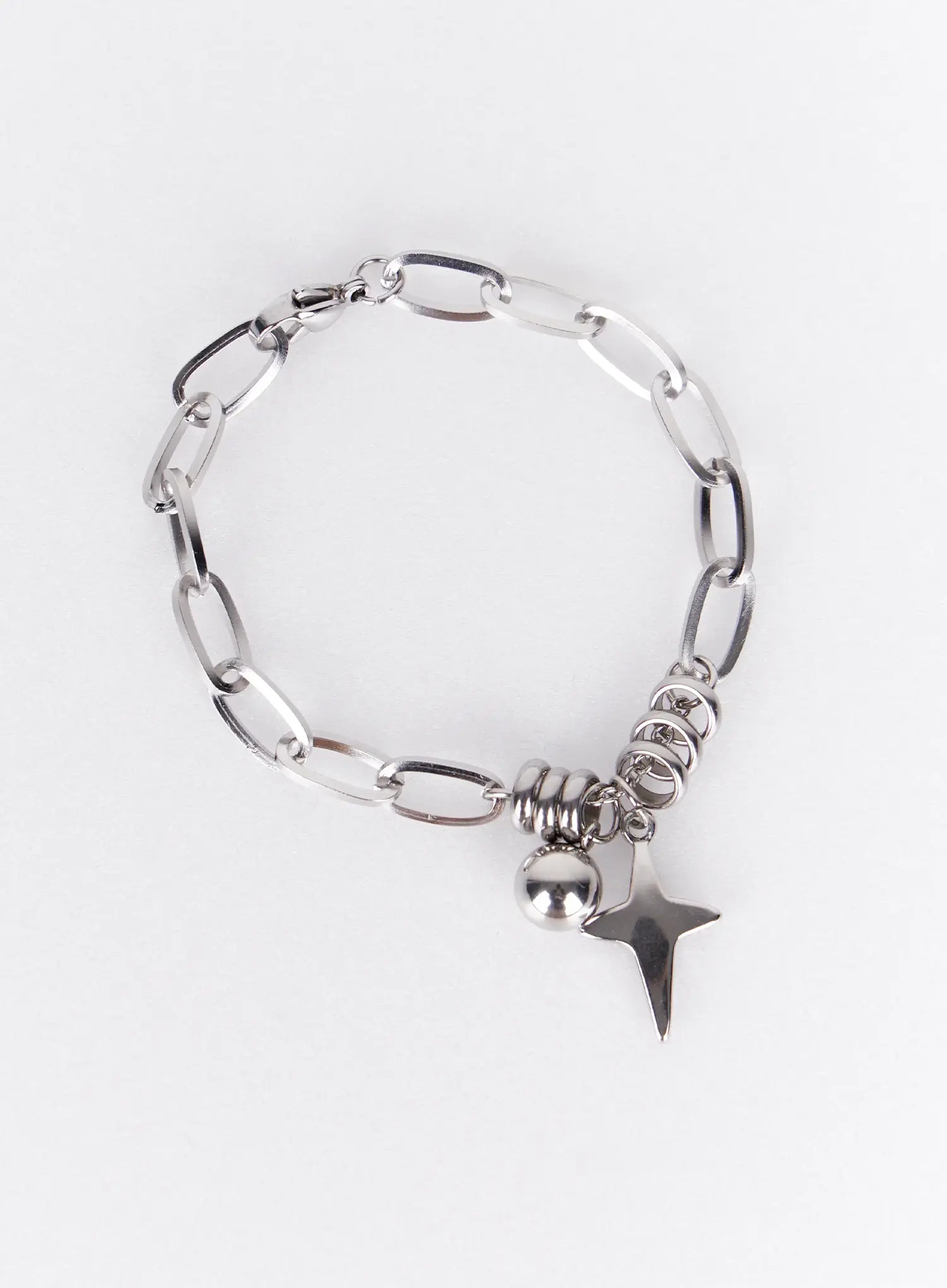 bracelet-with-star-charm-iy520