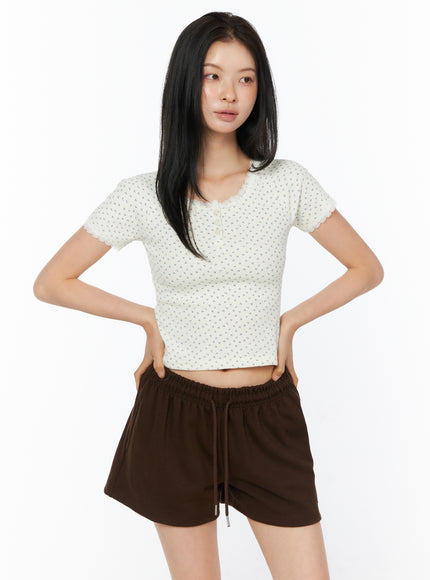 lace-trimmed-floral-short-sleeve-top-iu519