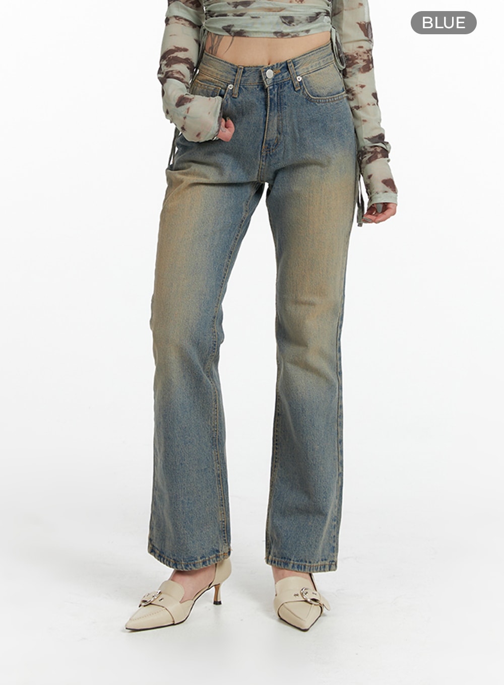 Washed Flared Jeans IF426 in blue, front waist-to-hem crop shot on model, mid-rise fit with button closure, washed denim fading from sandy beige to indigo toward hem.