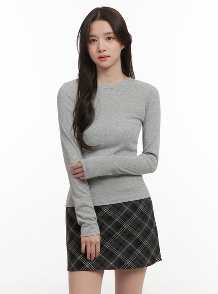 essential-slim-fit-long-sleeve-top-ij510