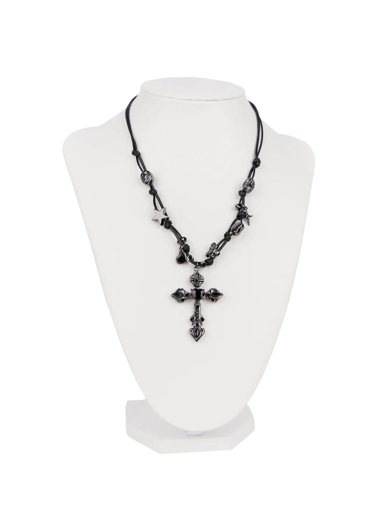 bold-metallic-pendant-cord-necklace-in510 / Black