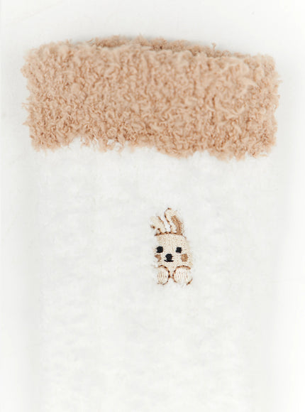 bunny-fuzzy-socks-iy511