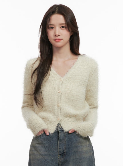 fuzzy-v-neck-buttoned-crop-cardigan-ij510