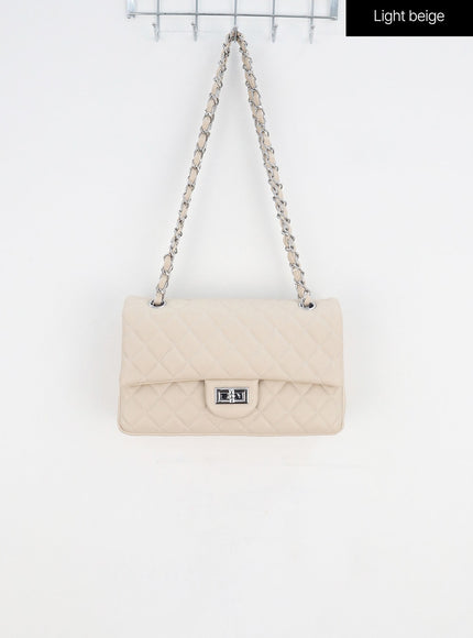 chain-square-shoulder-bag-iy326