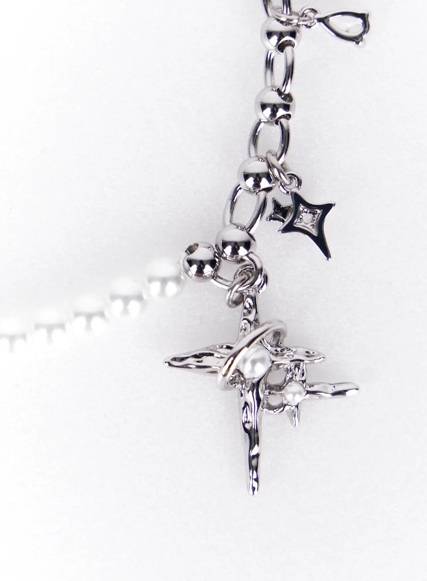 pearl-cross-charm-bracelet-iy520