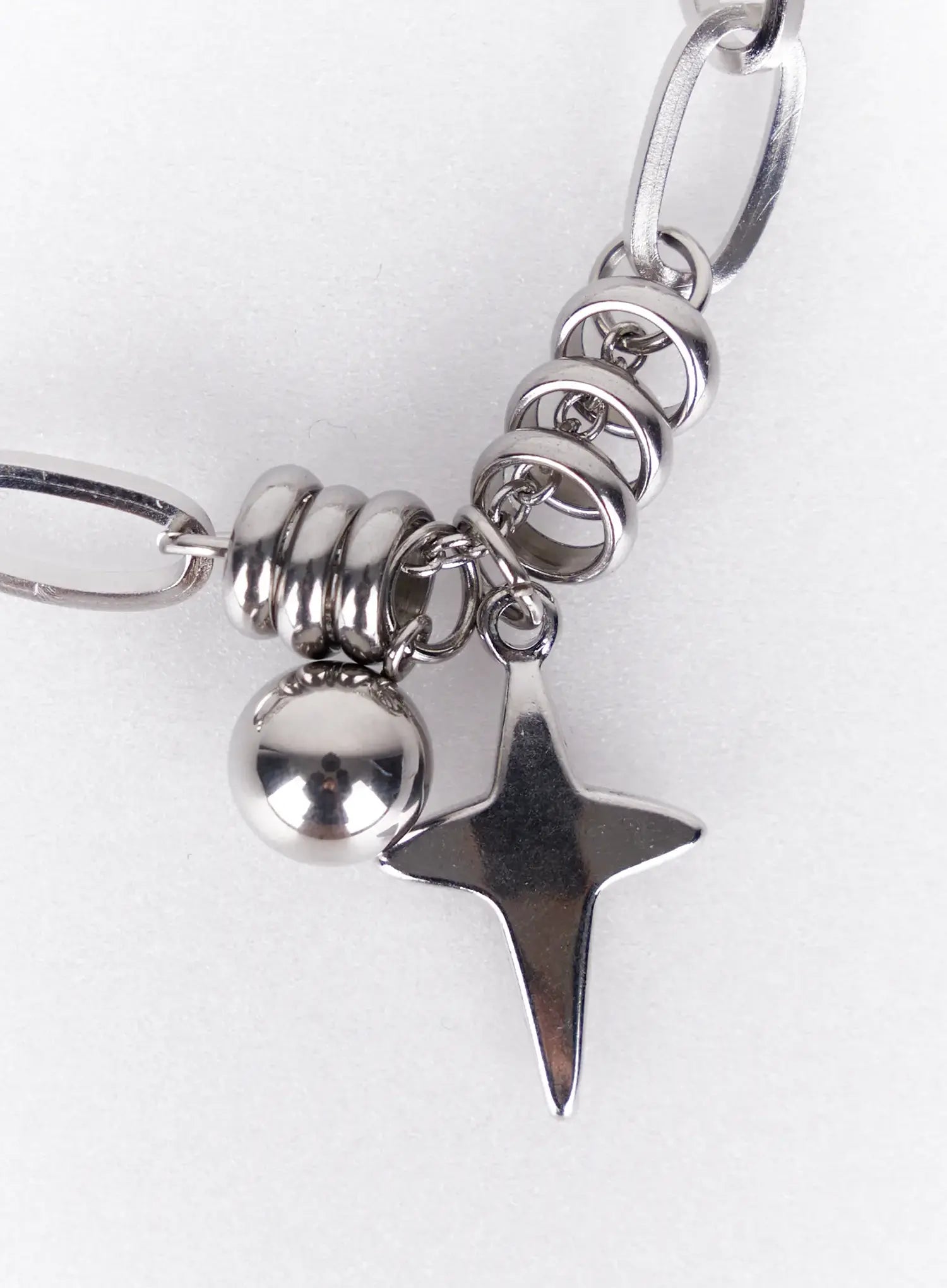 bracelet-with-star-charm-iy520