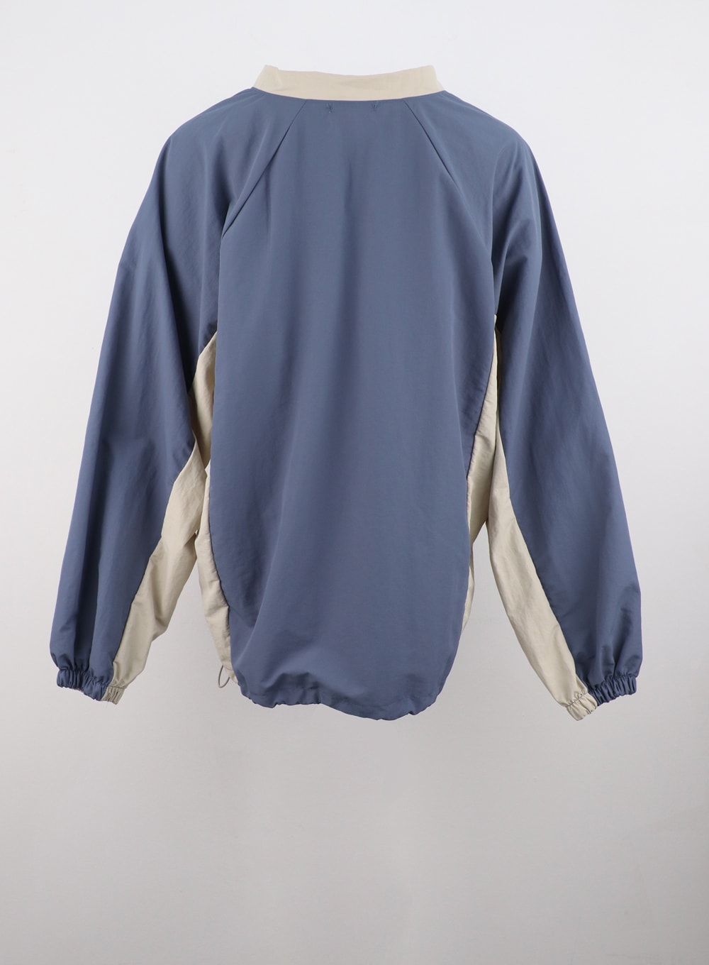 Loose Fit V-Neck Graphic Sweatshirt IS311