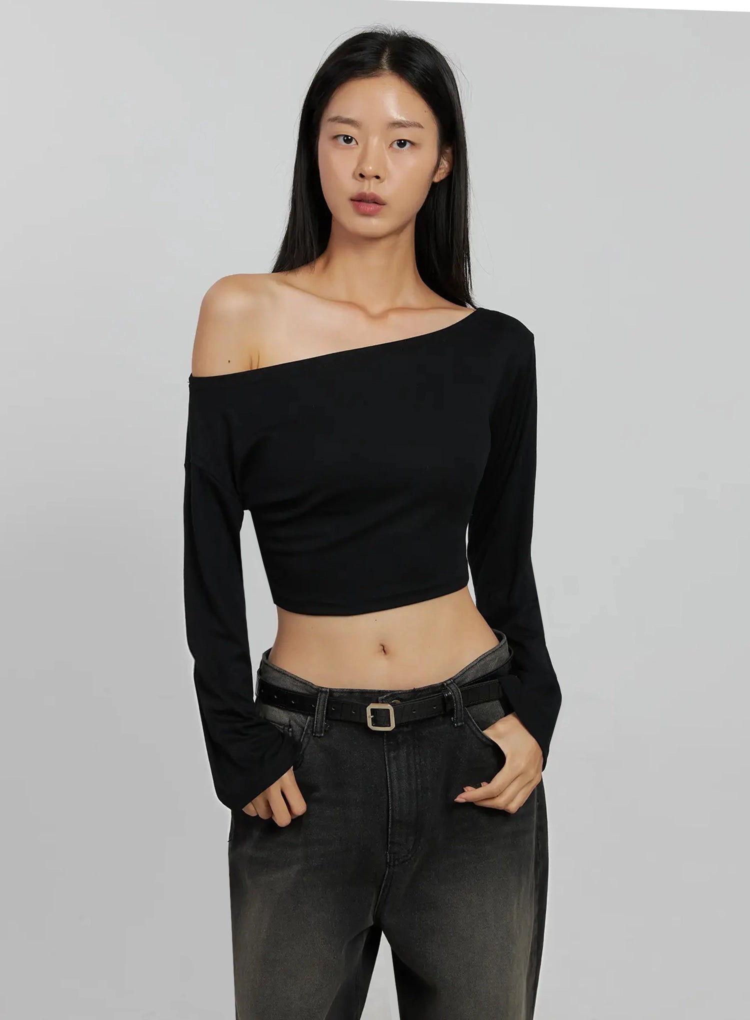 off-shoulder-crop-long-sleeve-top-ij509 / Black