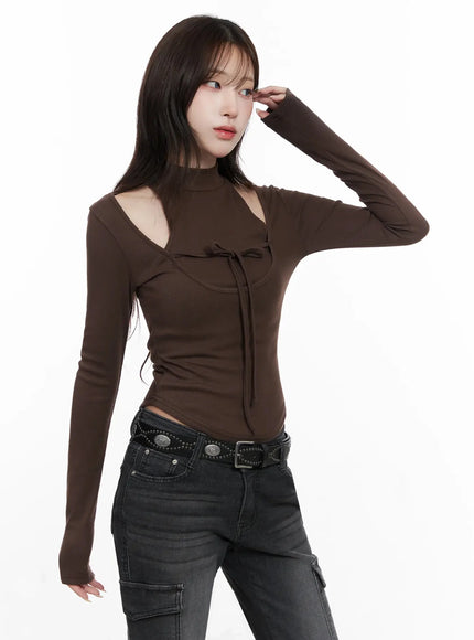 ribbon-turtleneck-cutout-top-in514 / Brown