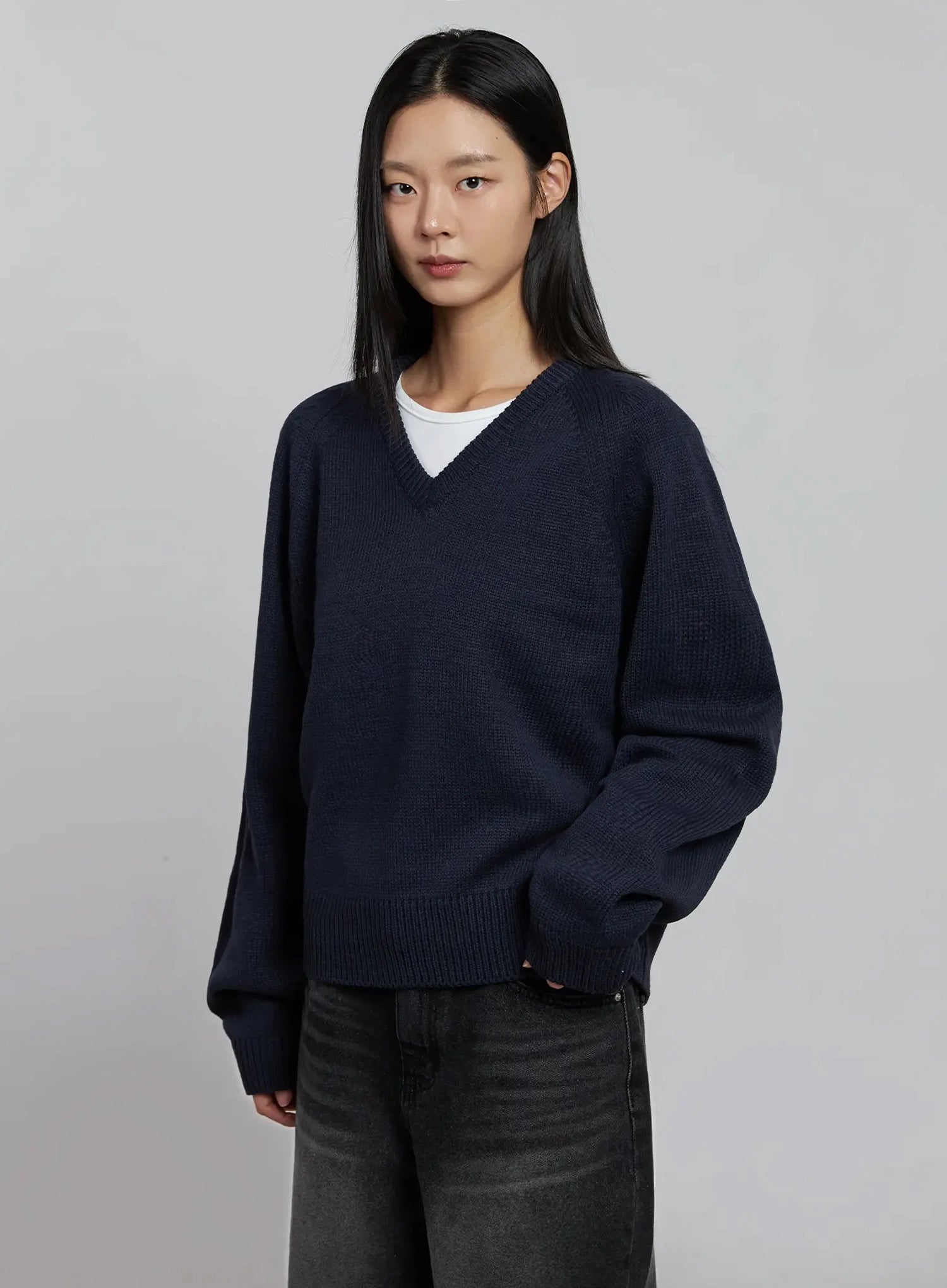 v-neck-oversized-knit-sweater-im520 / Dark blue