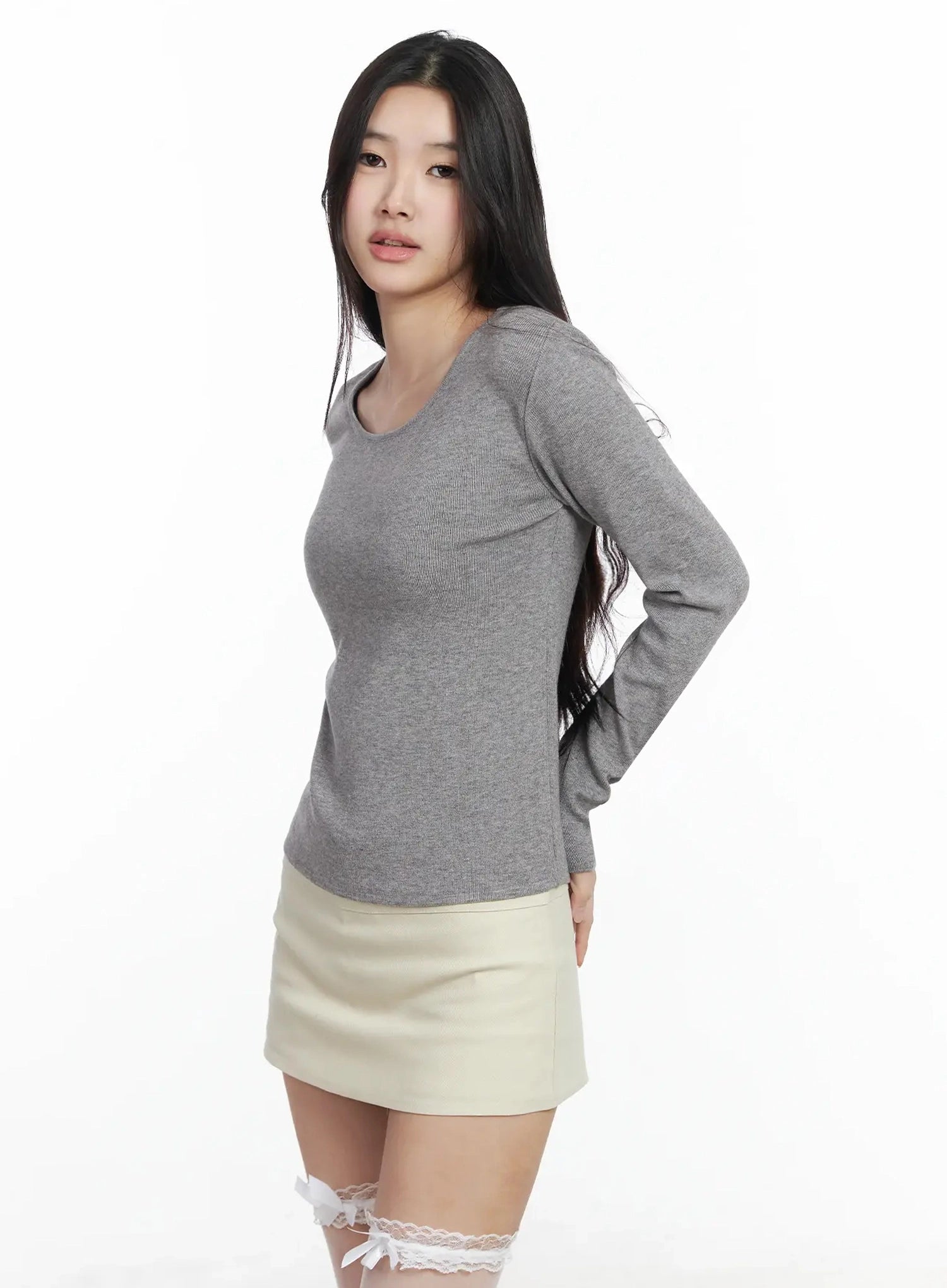 classic-u-neck-wool-blend-knit-top-im503 / Gray