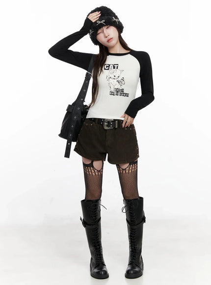 cat-graphic-raglan-top-in503 / Light beige