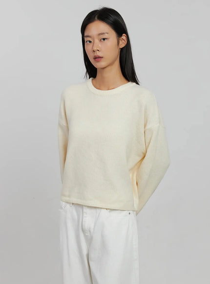 essential-crewneck-sweater-ij509 / Light beige