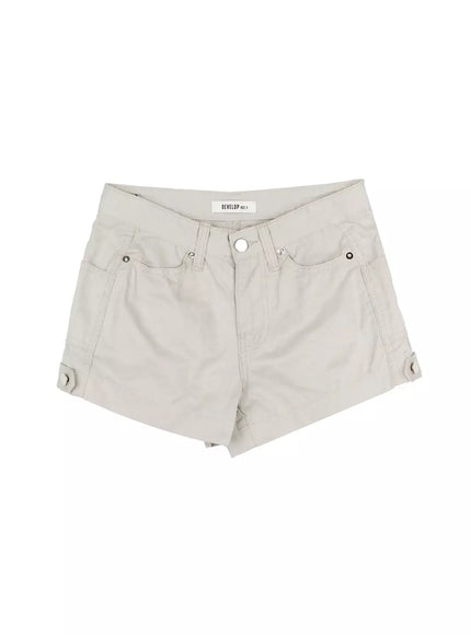 stylish-buckle-shorts-iu509 / Light beige