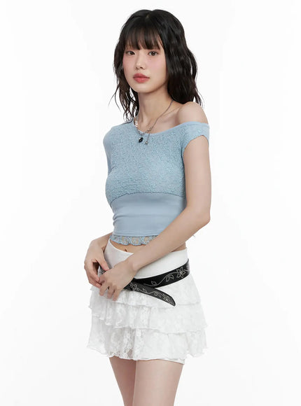asymmetric-off-shoulder-lace-trim-top-il531 / Light blue