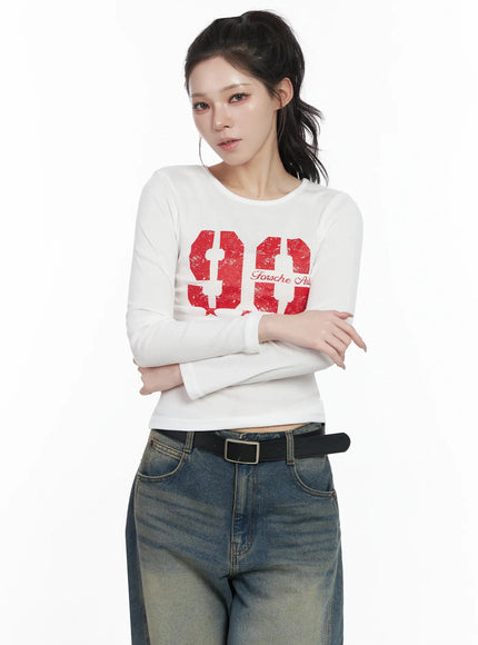 retro-style-graphic-long-sleeve-top-if502 / White