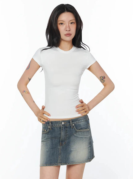 slim-fit-round-neck-basic-top-iu509 / White