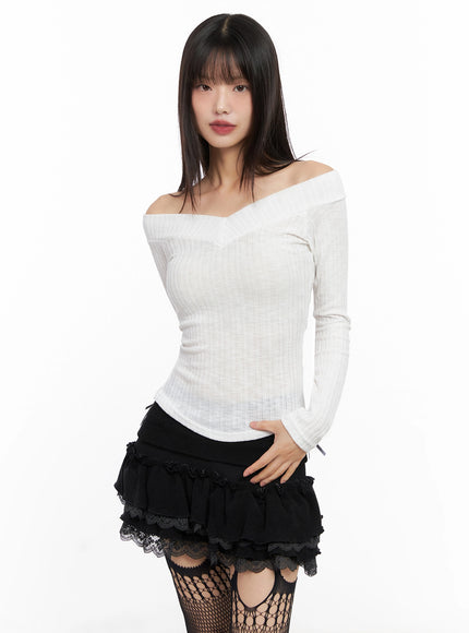 off-shoulder-v-neck-top-in503 / White