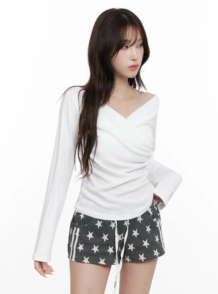 elegant-shirred-v-neck-top-in514 / White