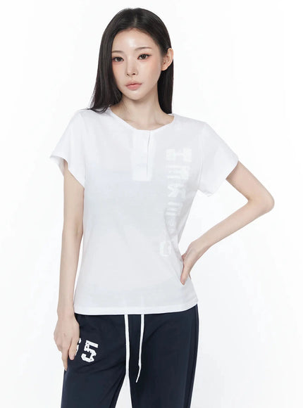 henley-neck-graphic-tee-iu512 / White