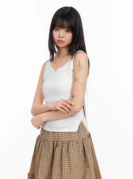 stud-detail-ribbed-tank-ia523 / White