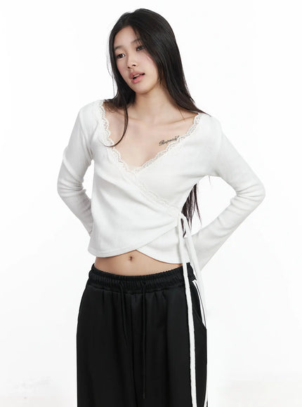 lace-trim-v-neck-wrap-top-im506 / White