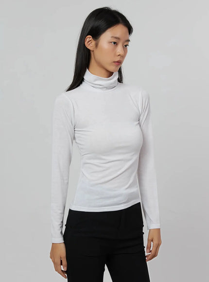 long-sleeve-slim-turtleneck-ij509 / White