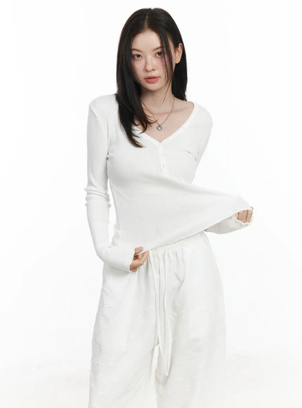 ribbed-button-v-neck-long-sleeve-top-if525 / White