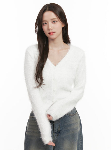 fuzzy-v-neck-buttoned-crop-cardigan-ij510 / White