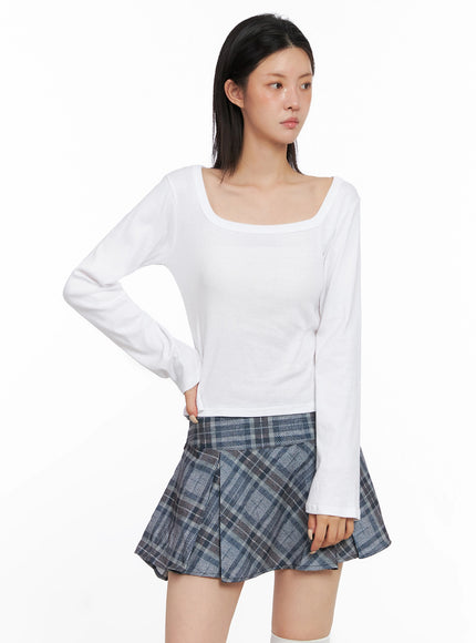wide-neck-fitted-long-sleeve-top-is508 / White