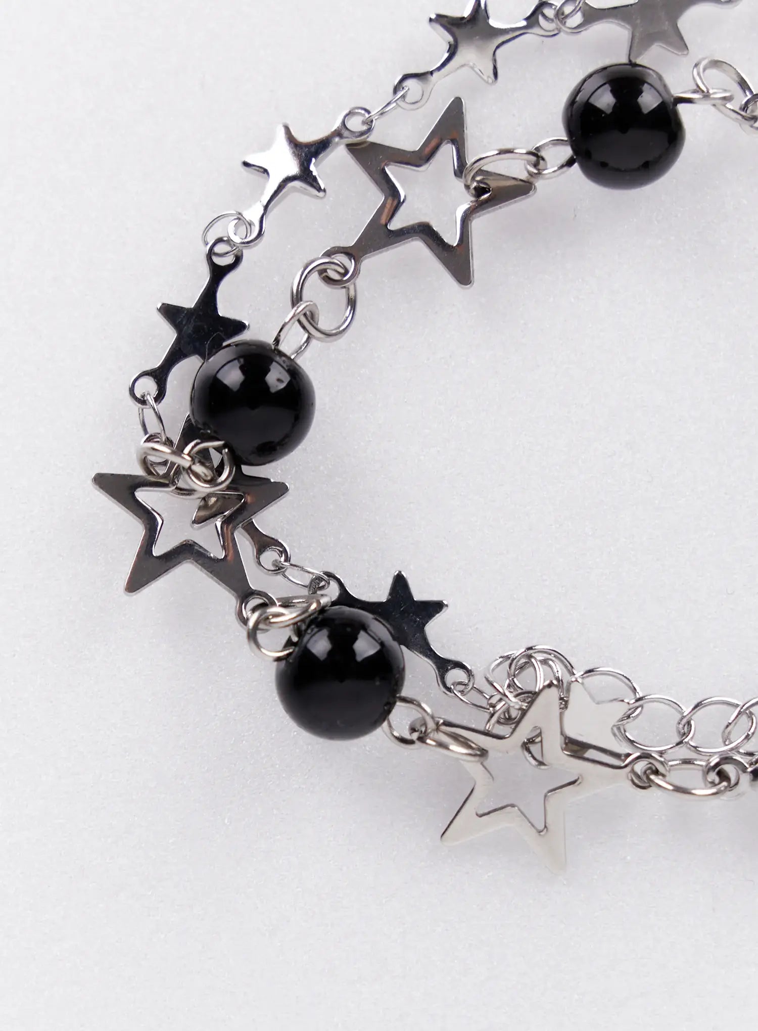 star-charm-bracelet-with-black-beads-iy520