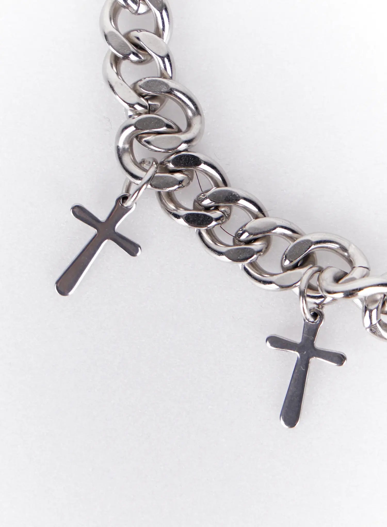 cross-charm-chain-bracelet-iy520