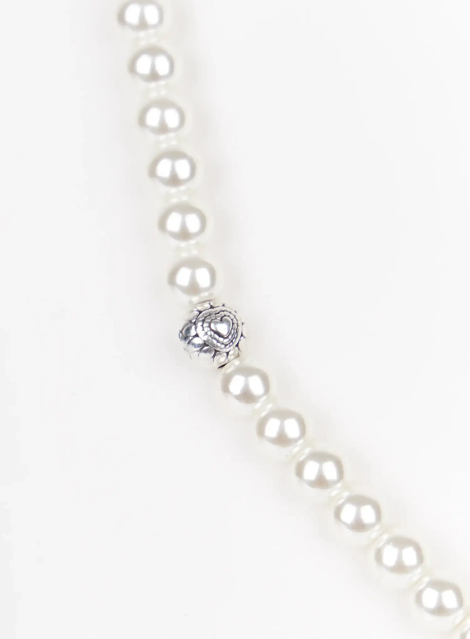 pearl-necklace-with-cross-pendant-iy520
