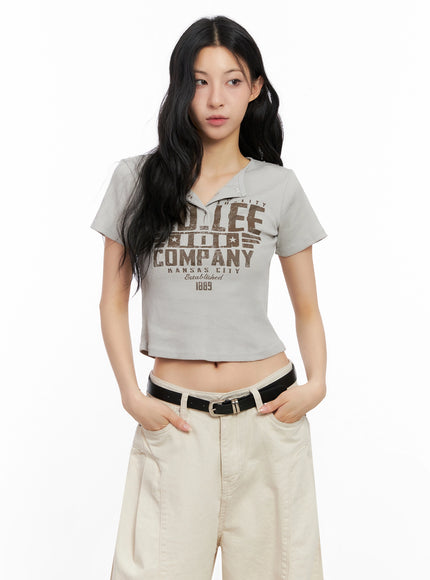 graphic-snap-collar-crop-tee-ig508 / Beige