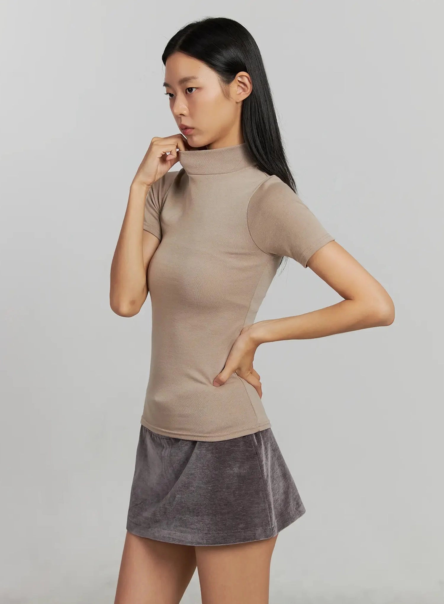mock-neck-short-sleeve-top-ij502 / Beige