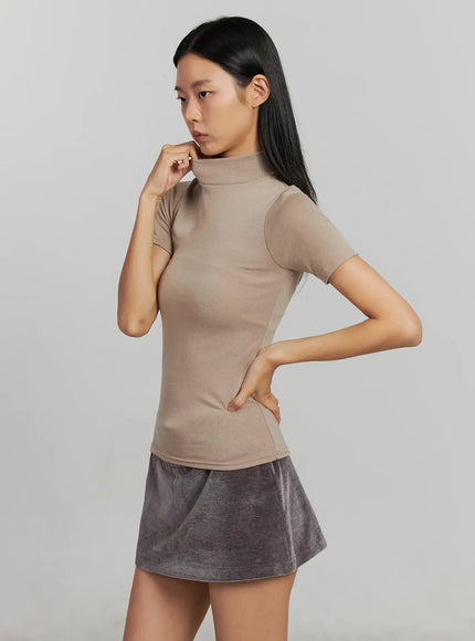 mock-neck-short-sleeve-top-ij502 / Beige