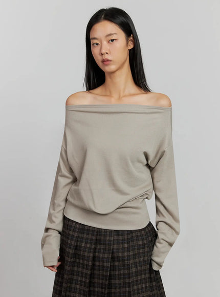 boat-neck-long-sleeve-top-ij502 / Beige