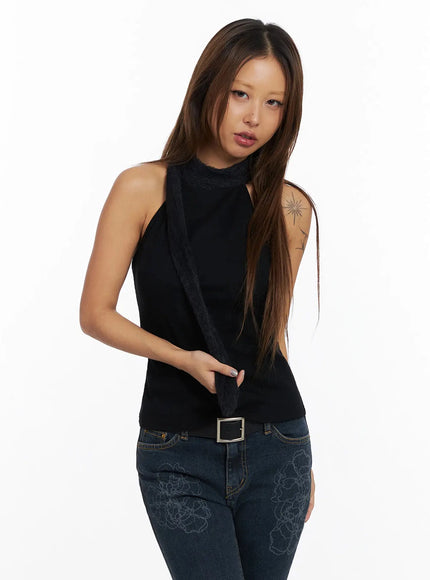 contrast-halter-top-in528 / Black