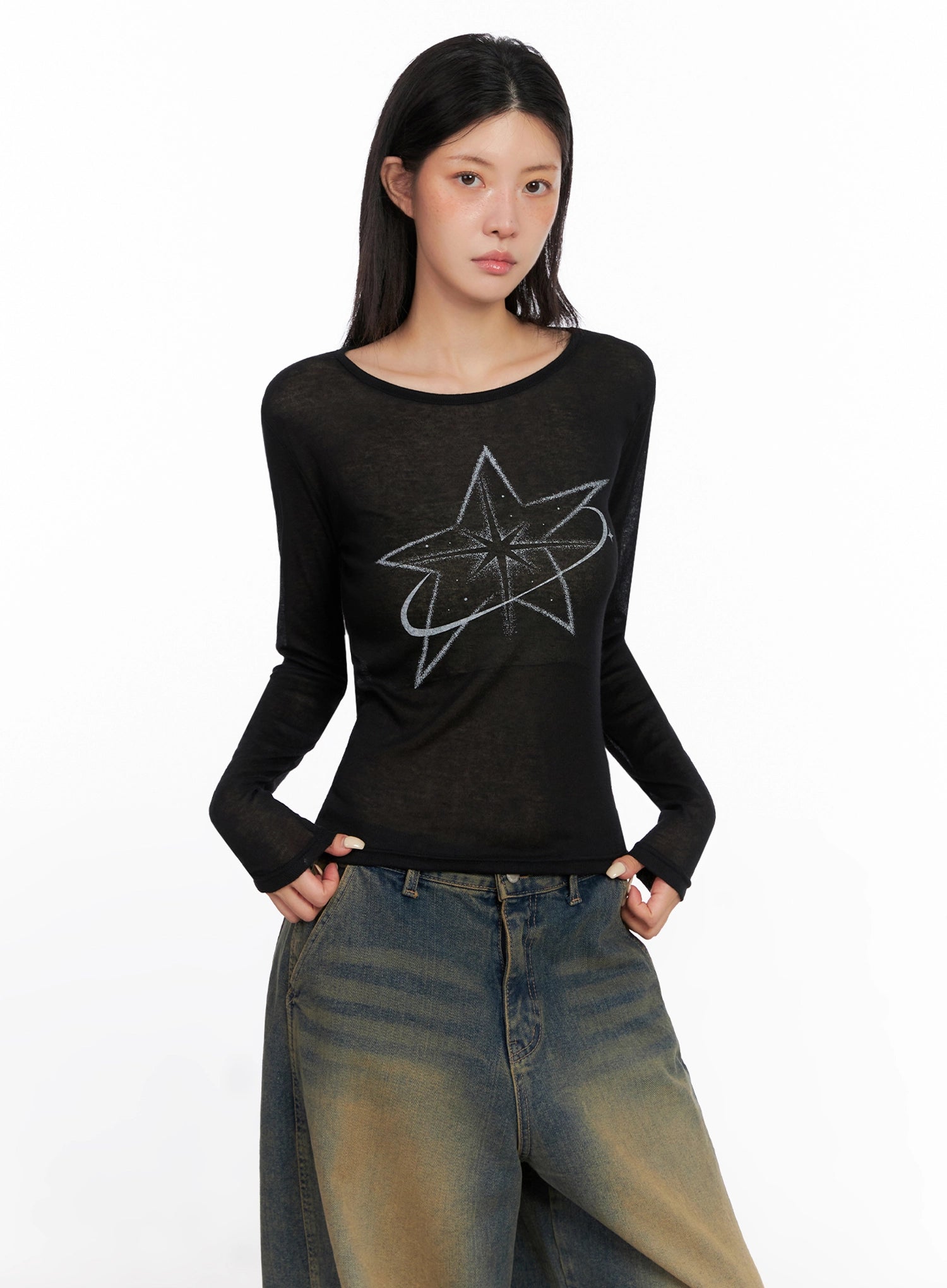 sheer-star-graphic-long-sleeve-top-is508 / Black